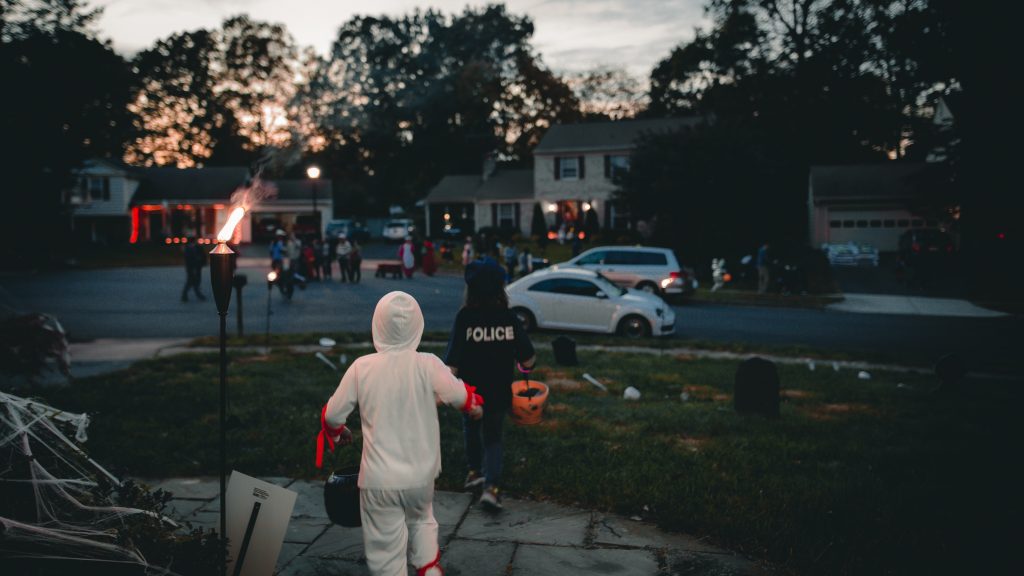 trick-or-treat-with-kids