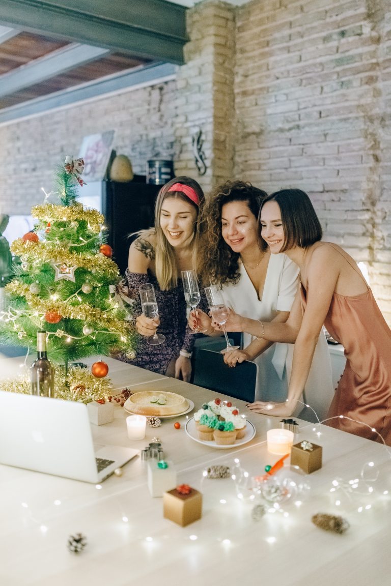 Read more about the article What Companies are Doing for Holiday Parties During Pandemic
